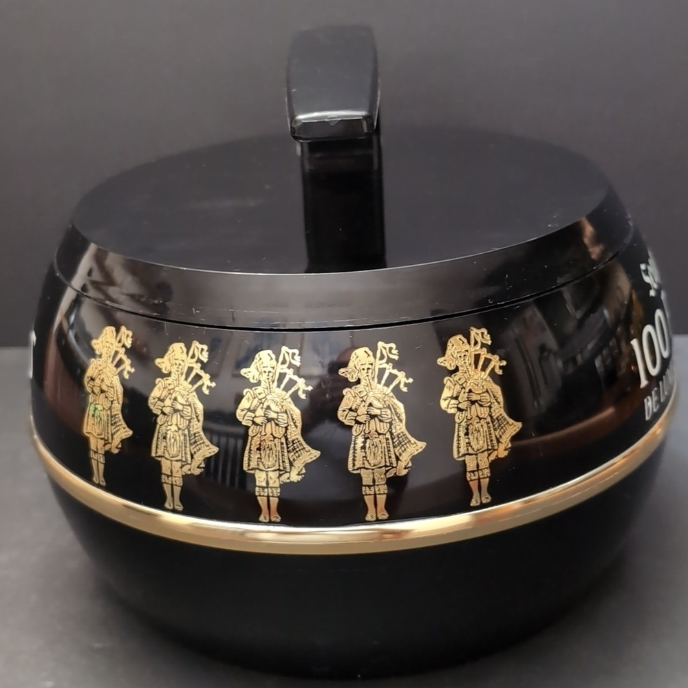 Seagram's 100 Piper's Deluxe Scotch Whisky Curling Stone Ice Bucket. - Picture 4 of 12